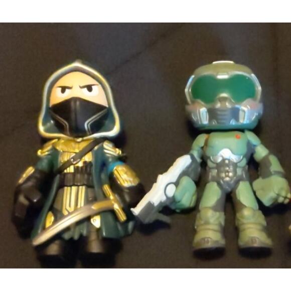 Funko Best of Bethesda Mystery Blind Box Space Marine Breton Figures Lot of 2 - Picture 2 of 6